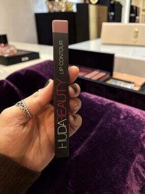 HUDA BEAUTY Lip Contour Pencil - Mauve Nude